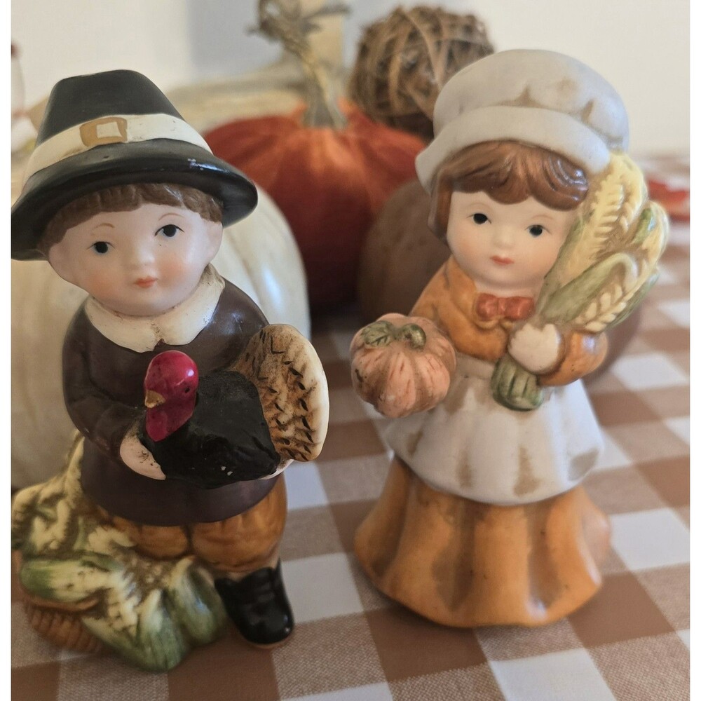 Thanksgiving Boy & Girl Ceramic Pilgrims Figurine Set Of 2 Turkey Pumpkin Corn